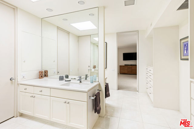 6 Cody Court, Rancho Mirage CA: https://media.crmls.org/mediaz/55ee09a8-2fd7-4b64-ba95-d7d6e4d9568f.jpg