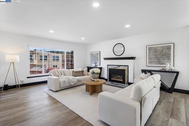 Image 6 of 49 For 5301 Brann St