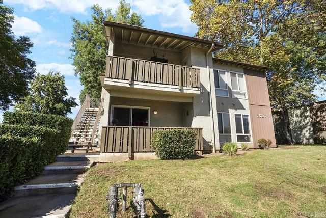 2536 White Oak Place, Escondido CA: https://media.crmls.org/mediaz/55ee8935-7c14-457a-8f13-b20a98876f9d.jpg