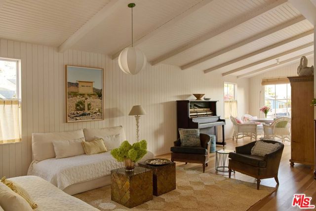 212 Paradise Cove Road, Malibu CA: https://media.crmls.org/mediaz/55ee8de2-b91c-48a8-b8d7-b8f5abe9edd6.jpg