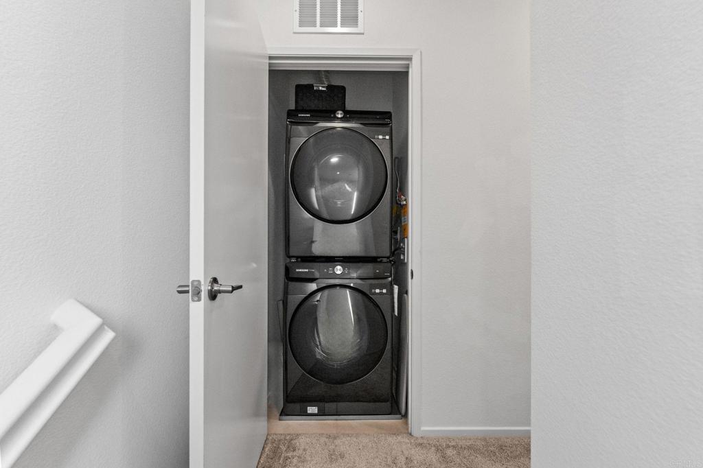 https://media.crmls.org/mediaz/55ef61fb-f45b-4749-bf3e-93f489a82352.jpg?preset=X-Large