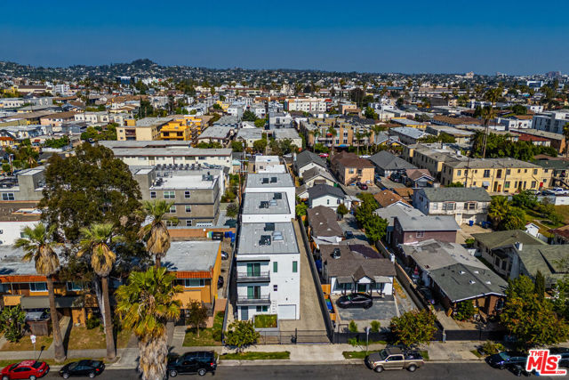 954 N Kingsley Drive, Los Angeles CA: https://media.crmls.org/mediaz/55f01483-ac01-4578-a1d2-a7cc08a0bdb0.jpg