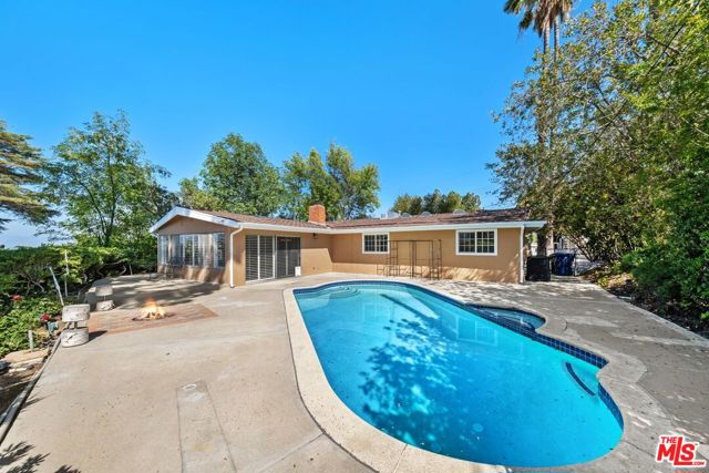 20553 Califa Street, Woodland Hills CA: https://media.crmls.org/mediaz/55f01774-46fa-4730-9311-fec4968e8442.jpg