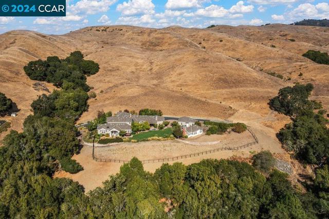 8 Julianna Court, Moraga CA: https://media.crmls.org/mediaz/55f0eb57-7def-487b-ad41-21f21c24e5a6.jpg