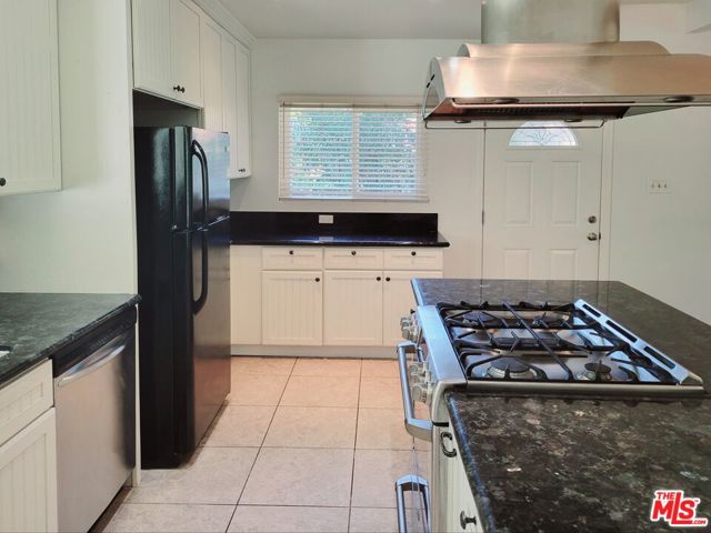 25353 Oak Street, Lomita CA: https://media.crmls.org/mediaz/55f0ee02-305f-411b-ab1b-da5fc190e6ff.jpg