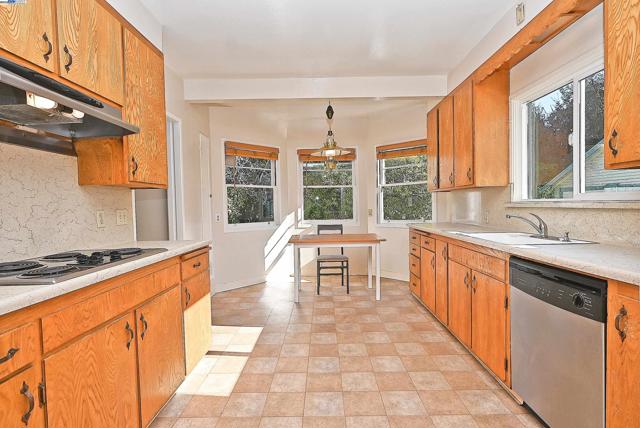 Image 16 of 51 For 181 Lewelling Blvd