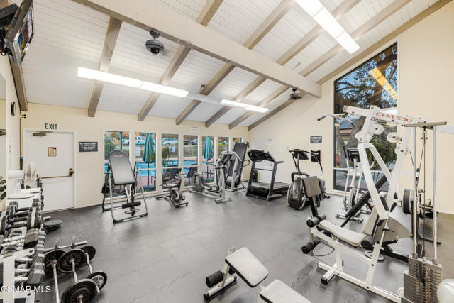 348 Chestnut Hill Court, Thousand Oaks CA: https://media.crmls.org/mediaz/55f2af80-ea11-49ac-8dbb-0d0b712f1508.jpg