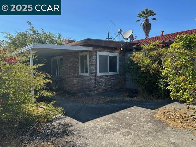 35593 Cleremont Dr, Newark CA: https://media.crmls.org/mediaz/55f2cbf1-1d9a-42fc-a78e-69912b5885fe.jpg