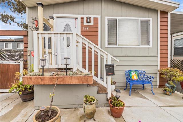 20 Russell Rd Street, Salinas CA: https://media.crmls.org/mediaz/55f30f0a-0c9a-4a9f-aac8-abb536d4adba.jpg