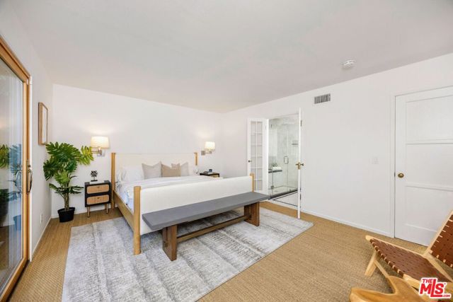 4311 Greenbush Avenue, Sherman Oaks CA: https://media.crmls.org/mediaz/55f30fa6-92d8-47ec-8248-e30f58bcb44a.jpg