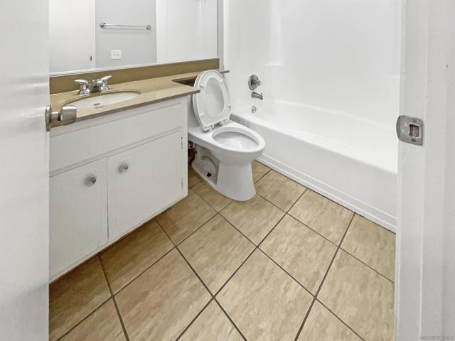 11476 Matinal Cir, San Diego CA: https://media.crmls.org/mediaz/55f3260d-13e9-4ff7-8c9a-d41e123447f8.jpg
