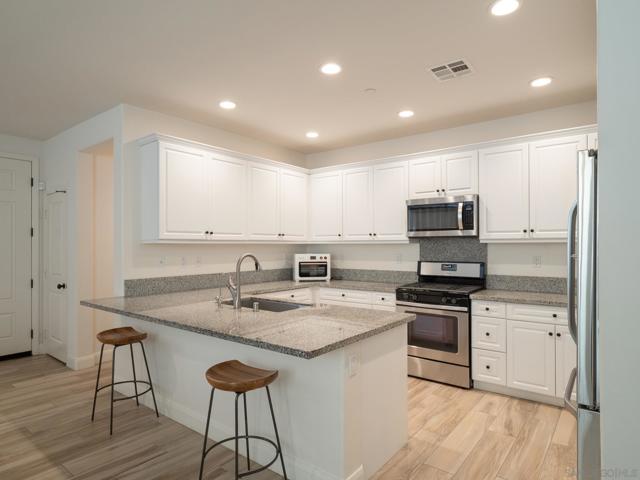 1904 Avenida Senecio, Chula Vista, California 91913, 3 Bedrooms Bedrooms, ,2 BathroomsBathrooms,Condominium,For Sale,Avenida Senecio,250029449SD
