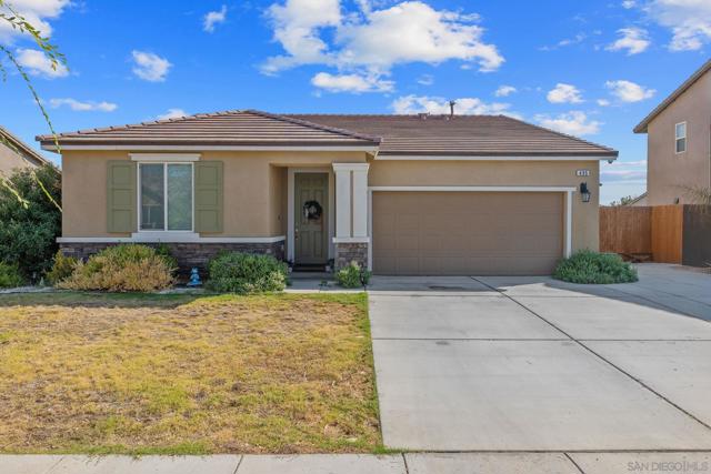 495 Pearl Dr, Lemoore CA: https://media.crmls.org/mediaz/55f356ae-4891-4b0b-ac47-b5c8439069f2.jpg