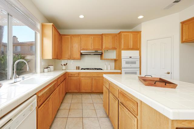 641 Serrano Ln, Chula Vista CA: https://media.crmls.org/mediaz/55f3e27a-28c2-43af-9c5b-76106e963ed1.jpg