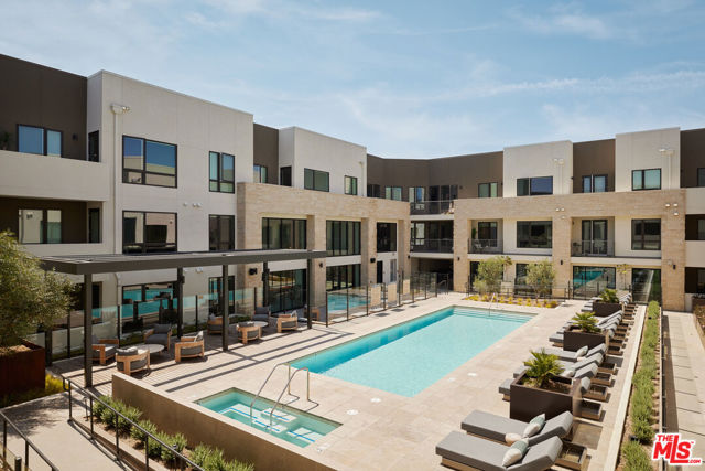 299 E Thousand Oaks Boulevard, Thousand Oaks CA: https://media.crmls.org/mediaz/55f457b9-3a86-443d-9839-e28a72cab420.jpg