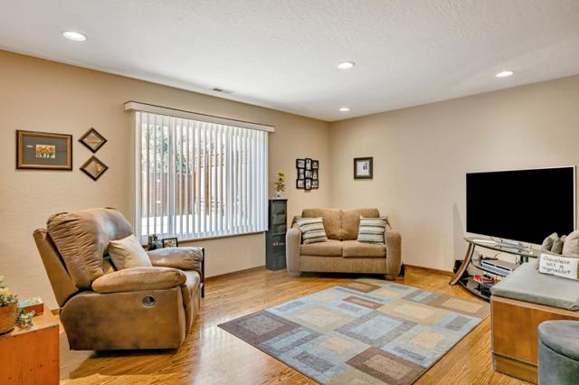 2941 Fleetwood Drive, San Bruno CA: https://media.crmls.org/mediaz/55f4adbe-8ebf-4071-b781-b7355220e1ed.jpg
