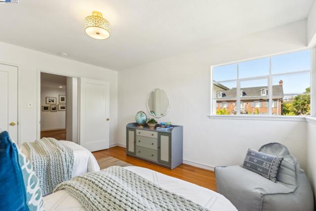 1630 Dayton Ave, Alameda CA: https://media.crmls.org/mediaz/55f4c86a-069c-4d1f-9e93-63fb17c35e8d.jpg