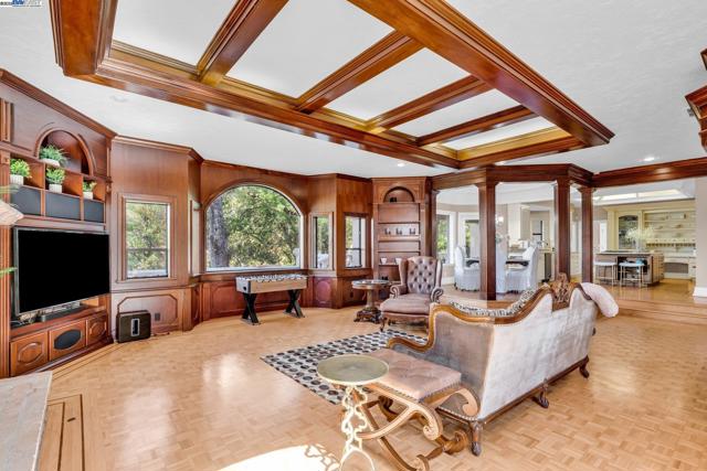 219 Valley Oaks Dr, Alamo CA: https://media.crmls.org/mediaz/55f4ff8d-bb9a-4626-ab89-6f2572942a5f.jpg