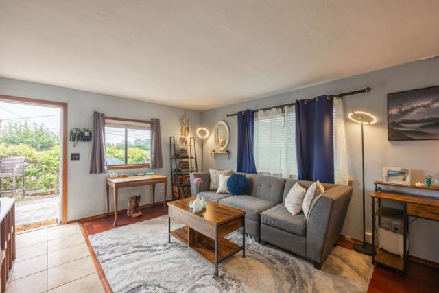 533 Alto Avenue, Half Moon Bay CA: https://media.crmls.org/mediaz/55f5046b-366d-41a1-a9bc-261d909967c6.jpg