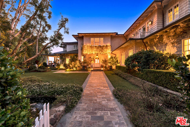 27540 Pacific Coast Highway, Malibu CA: https://media.crmls.org/mediaz/55f539fb-c245-4c45-8d97-a77e77e95bab.jpg