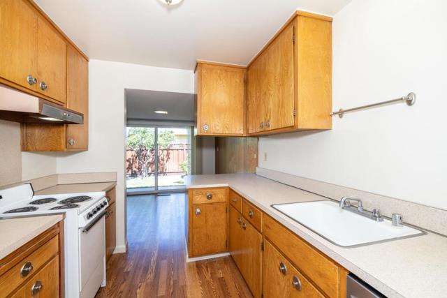 1648 Oak Avenue, Redwood City CA: https://media.crmls.org/mediaz/55f5b654-fa38-4ae6-95cf-84be621b0057.jpg