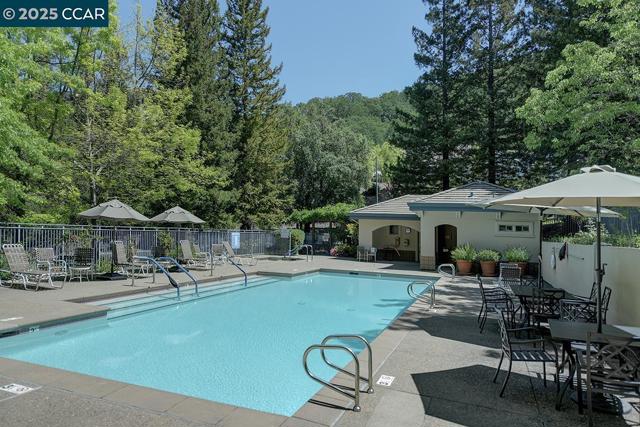 5910 Horsemans Canyon Dr, Walnut Creek CA: https://media.crmls.org/mediaz/55f5dbc5-0fd6-439d-bee2-58b7e379341f.jpg