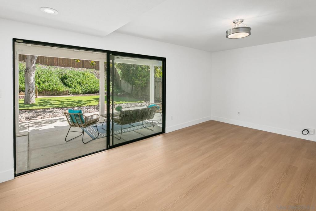 MLS #250023605SD img 24