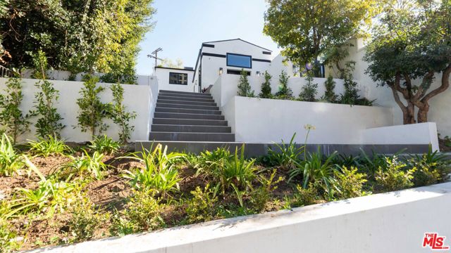 10520 Ashton Avenue, Los Angeles CA: https://media.crmls.org/mediaz/55f65896-60cc-4d5e-ae3f-4ea1557d5692.jpg