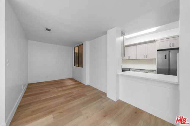 235 S Tower Drive, Beverly Hills CA: https://media.crmls.org/mediaz/55f7616e-4486-4c49-a548-6949beea068a.jpg