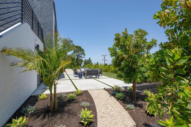 3964 Jefferson Avenue, Redwood City CA: https://media.crmls.org/mediaz/55f76b82-d230-4874-84f3-c701f6827cc7.jpg