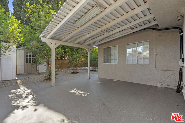 8557 Norwich Avenue, North Hills CA: https://media.crmls.org/mediaz/55f7d08e-0a1f-4456-8ff0-31161f60bfa4.jpg
