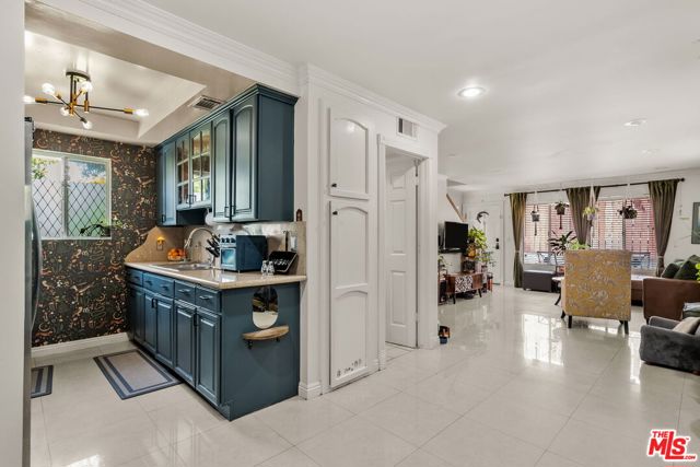 10249 Tujunga Canyon Boulevard, Tujunga CA: https://media.crmls.org/mediaz/55f7f0df-7ac5-411f-a6ff-c5de4f14377a.jpg