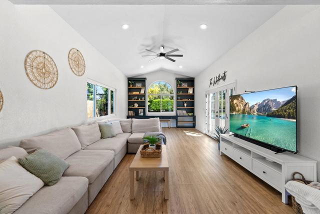 41910 Humber Drive, Temecula CA: https://media.crmls.org/mediaz/55f8109e-0cdf-45fd-8f45-73083bb41f9a.jpg