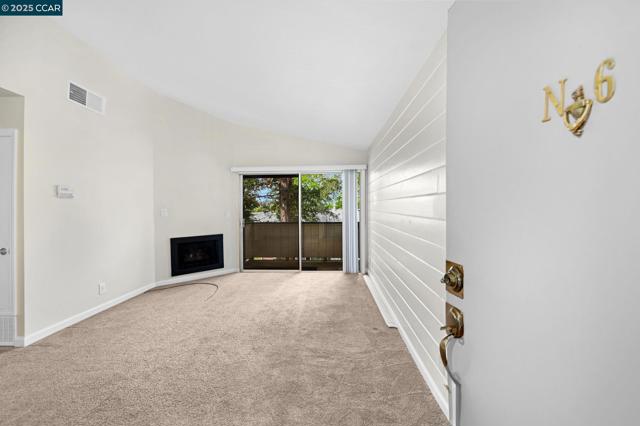 5450 Concord Blvd, Concord CA: https://media.crmls.org/mediaz/55f83f4b-528a-4933-825c-95d2ec64234b.jpg