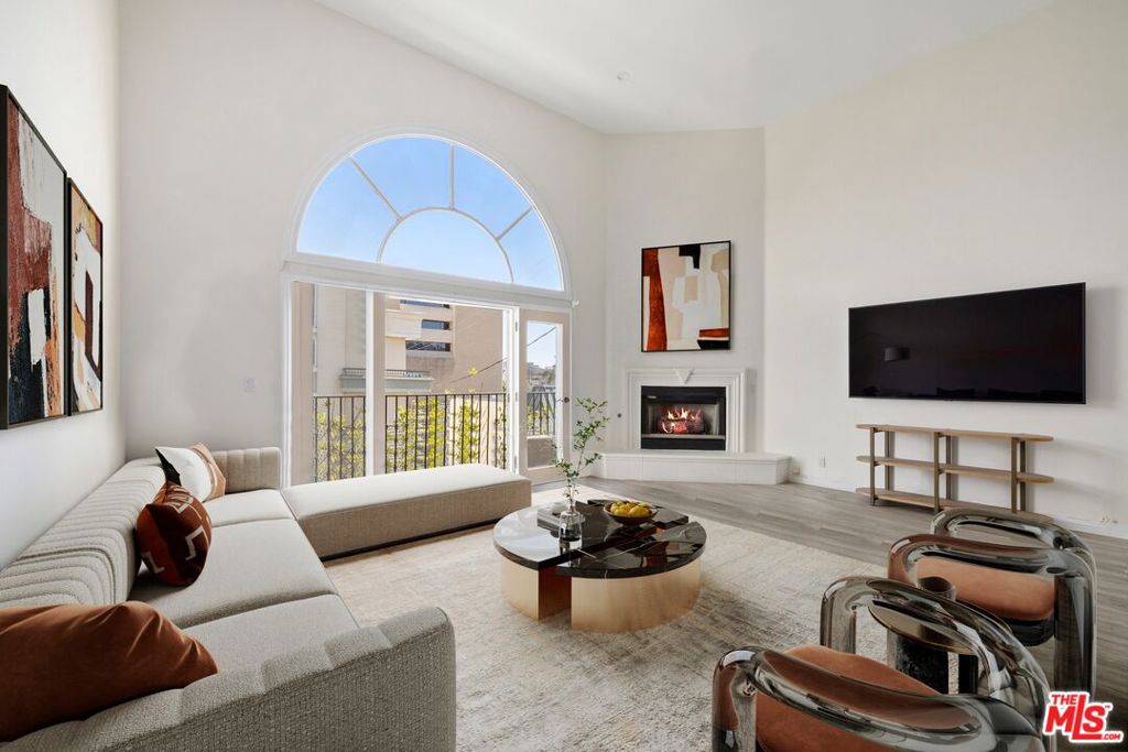 435 Arnaz Drive #303