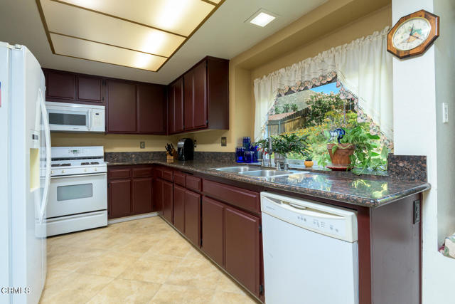 Detail Gallery Image 15 of 44 For 11764 Betula Cir, Moreno Valley,  CA 92557 - 4 Beds | 3 Baths