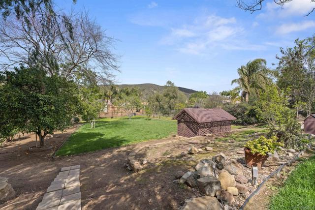23527 Green Glen Road, Ramona CA: https://media.crmls.org/mediaz/55f91f6a-348d-4b8e-a369-f8ee105bb1e1.jpg