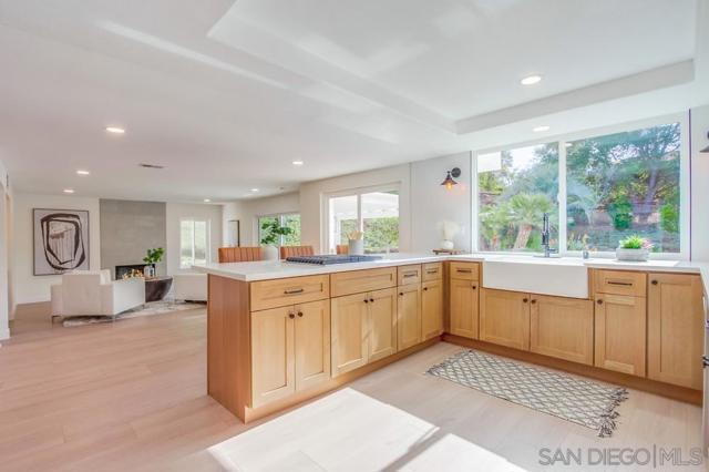 3302 Vista Rocosa, Escondido CA: https://media.crmls.org/mediaz/55f99399-63d5-44c7-8822-335cc803a82b.jpg