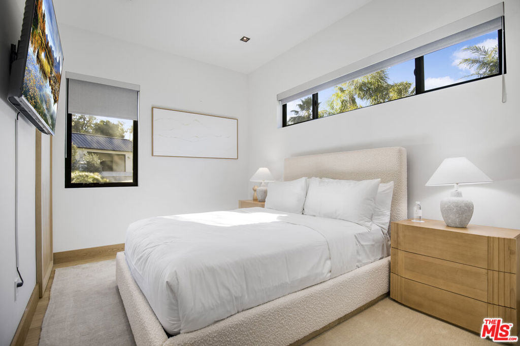 https://media.crmls.org/mediaz/55f9be19-3e1f-48ee-996b-ef6ec1d17644.jpg?preset=X-Large