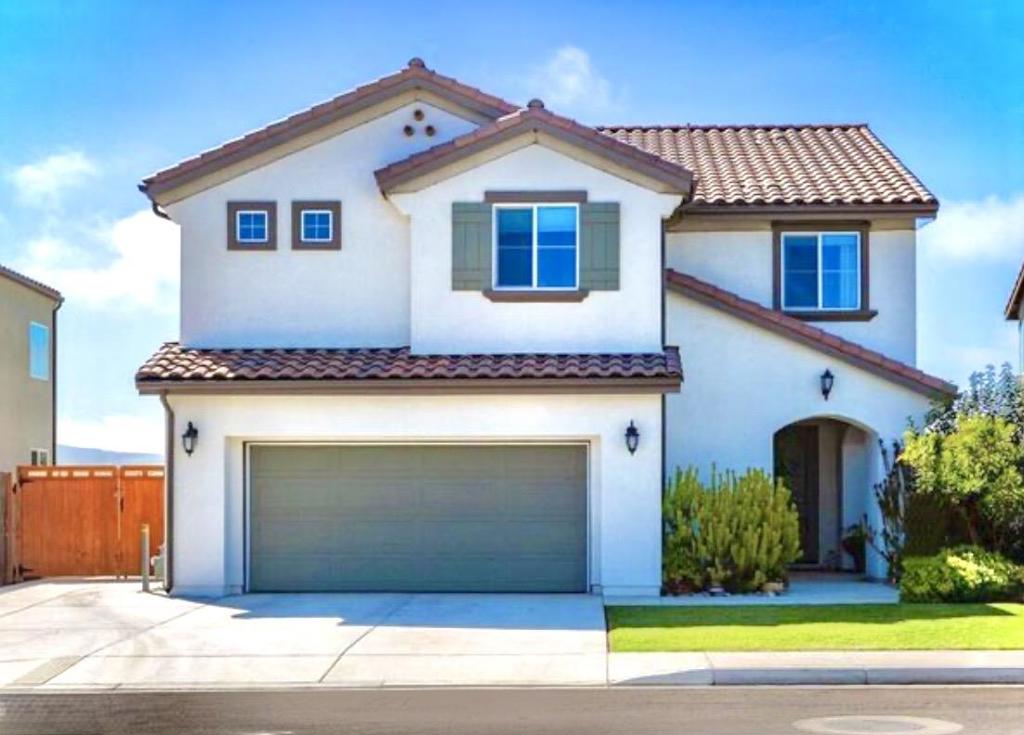 211 Las Flores Drive