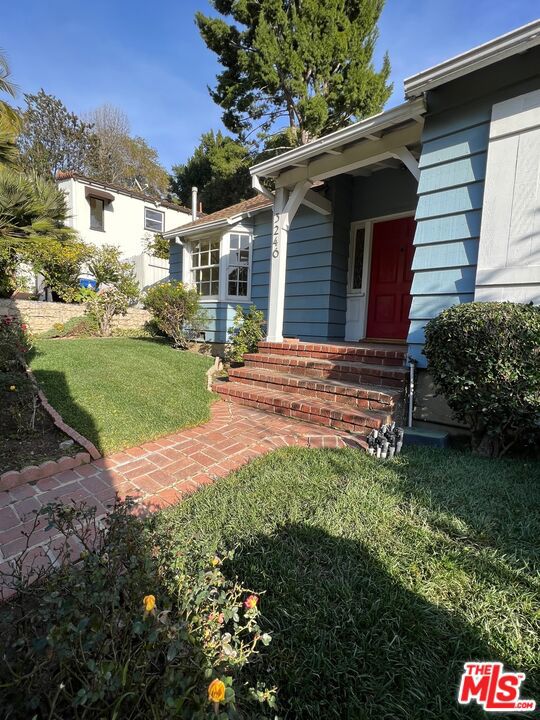 3246 Benda Street, Los Angeles CA: https://media.crmls.org/mediaz/55fa5181-0447-4f5b-bb39-5901c3a6547f.jpg