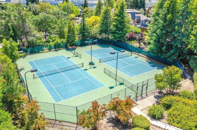 2030 Canyon Woods Drive, San Ramon CA: https://media.crmls.org/mediaz/55fae7a7-253a-4658-be57-582fb5c60366.jpg