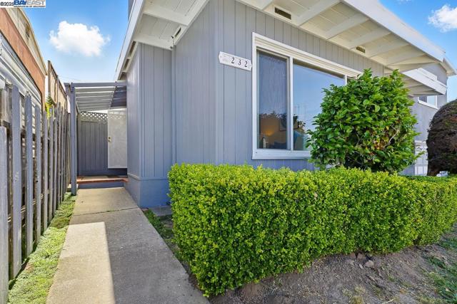 232 Longford Dr, South San Francisco CA: https://media.crmls.org/mediaz/55fb08cd-2755-47fd-b118-e307a830f3d5.jpg