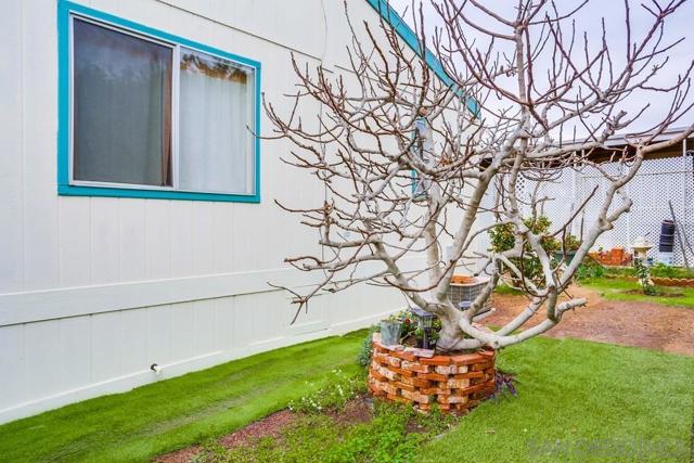 1010 E Bobier Dr, Vista, California 92084, 2 Bedrooms Bedrooms, ,2 BathroomsBathrooms,Residential,For Sale,E Bobier Dr,250016985SD