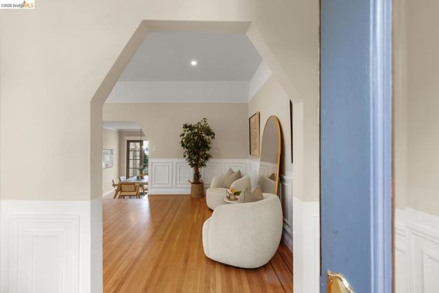 Image 3 of 30 For 22 Windsor Ave