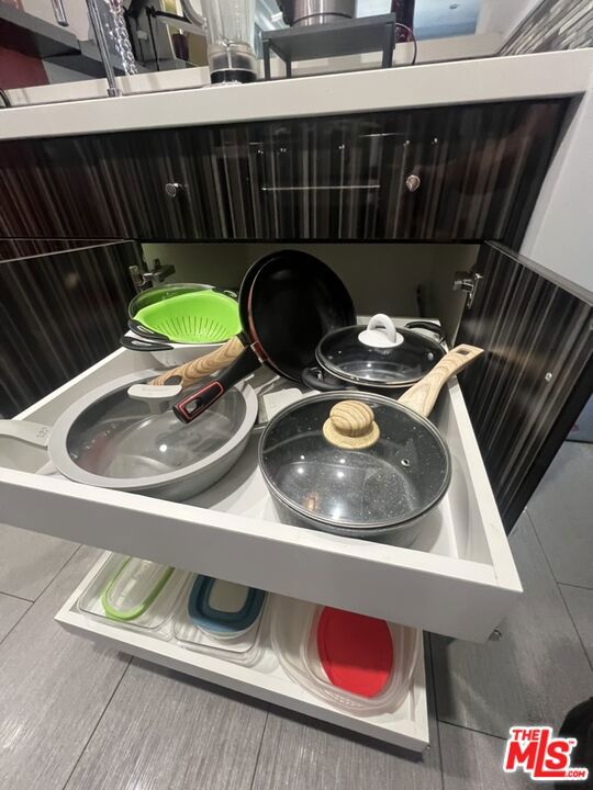 950 N Kings Road, West Hollywood CA: https://media.crmls.org/mediaz/55fb5def-e465-4a37-9310-8042c9ef9ef3.jpg