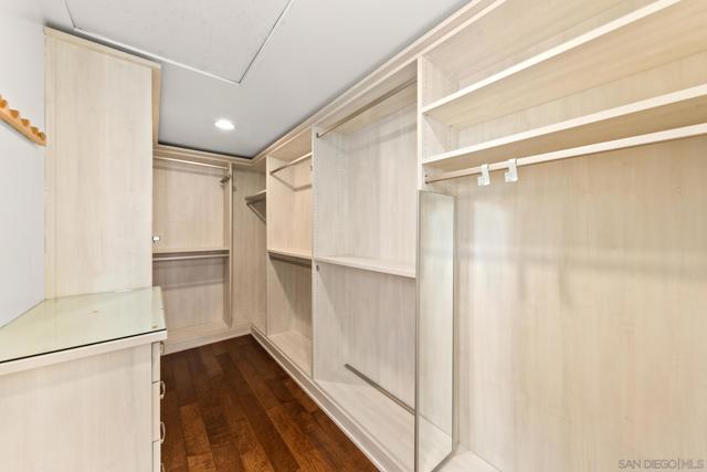 261 G Ave, Coronado CA: https://media.crmls.org/mediaz/55fb8e40-8dbe-40db-a31d-3252968b37d7.jpg