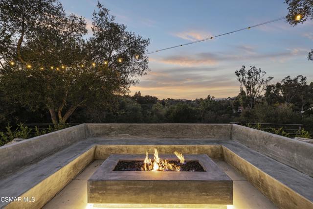 911 Vivian Circle, Newbury Park CA: https://media.crmls.org/mediaz/55fbc989-59a4-4441-a0a2-0611a2cedbf8.jpg