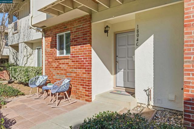 1804 Wildbrook Ct, Concord CA: https://media.crmls.org/mediaz/55fc0012-792d-45ea-bcef-527c75f7e94e.jpg