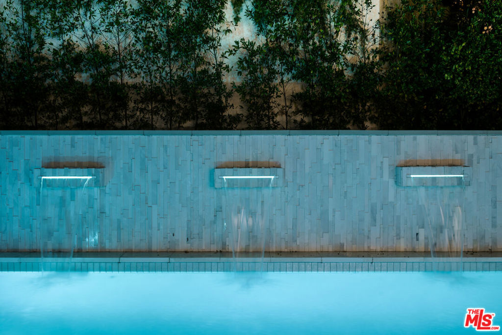 https://media.crmls.org/mediaz/55fd1d5b-4685-4e11-8637-c008a45bb381.jpg?preset=X-Large